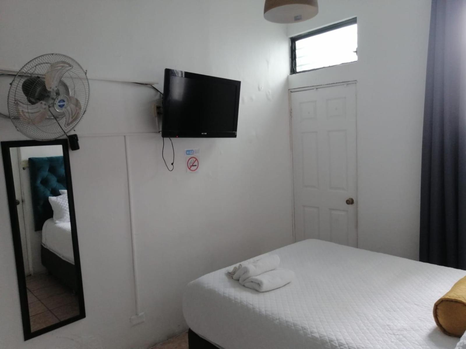 Global Airport Inn Free Shuttle 과테말라 외부 사진