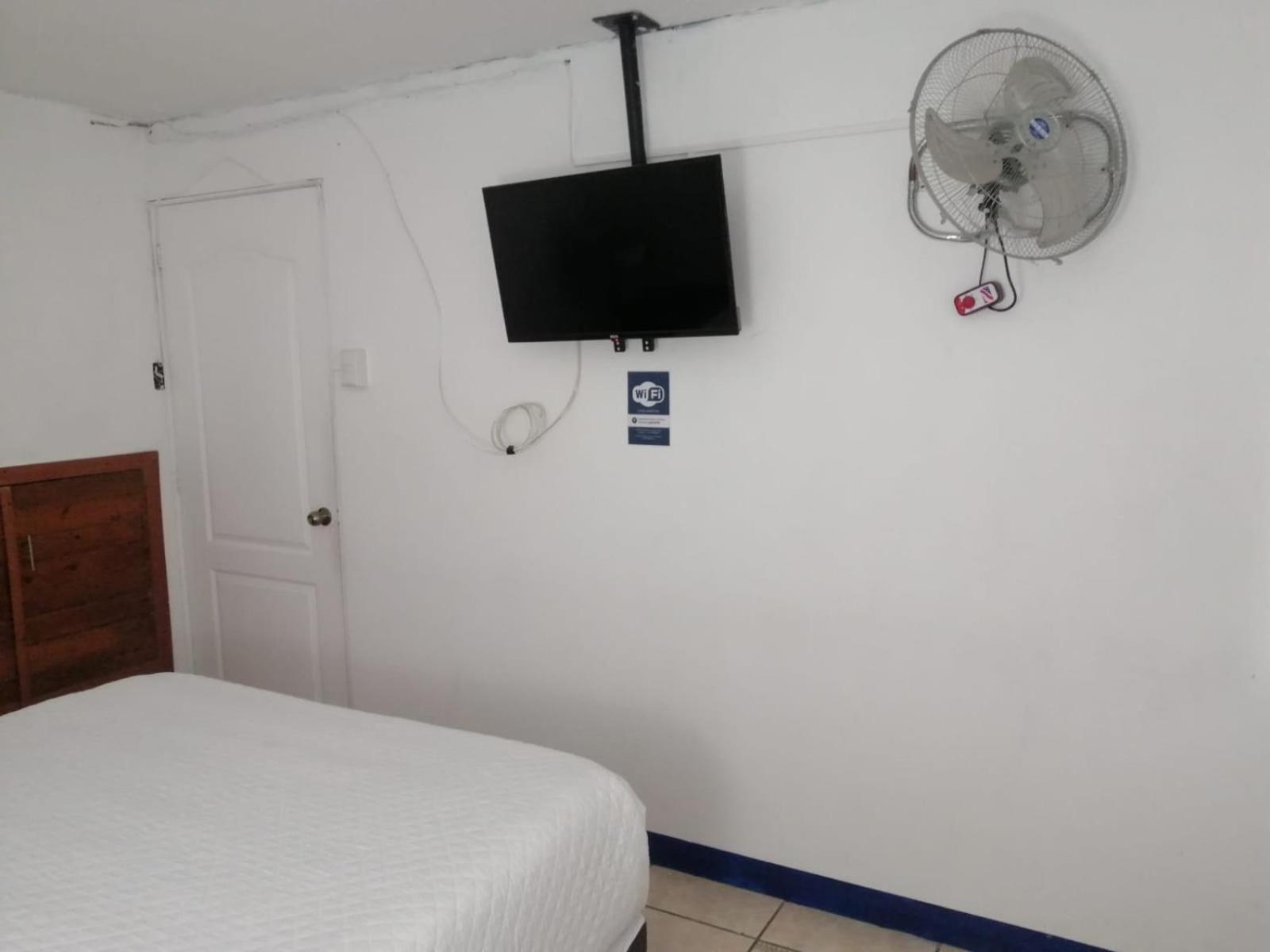 Global Airport Inn Free Shuttle 과테말라 외부 사진